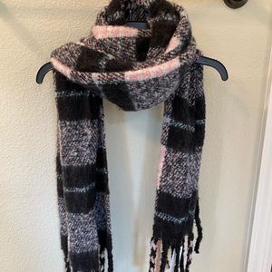 BCBG Generation soft flannel plaid scarf